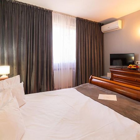 Hotel Brilliant Meses Zalau Bagian luar foto