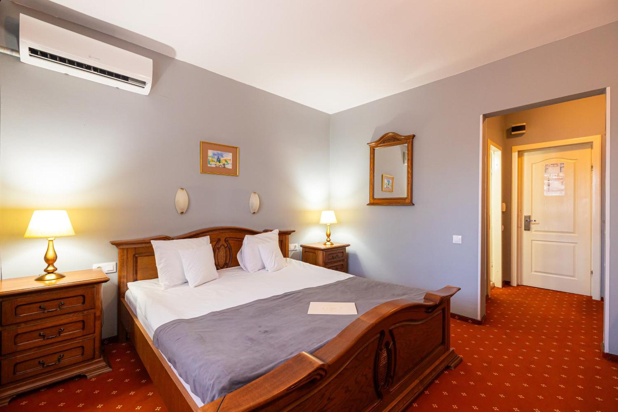 Hotel Brilliant Meses Zalau Bagian luar foto