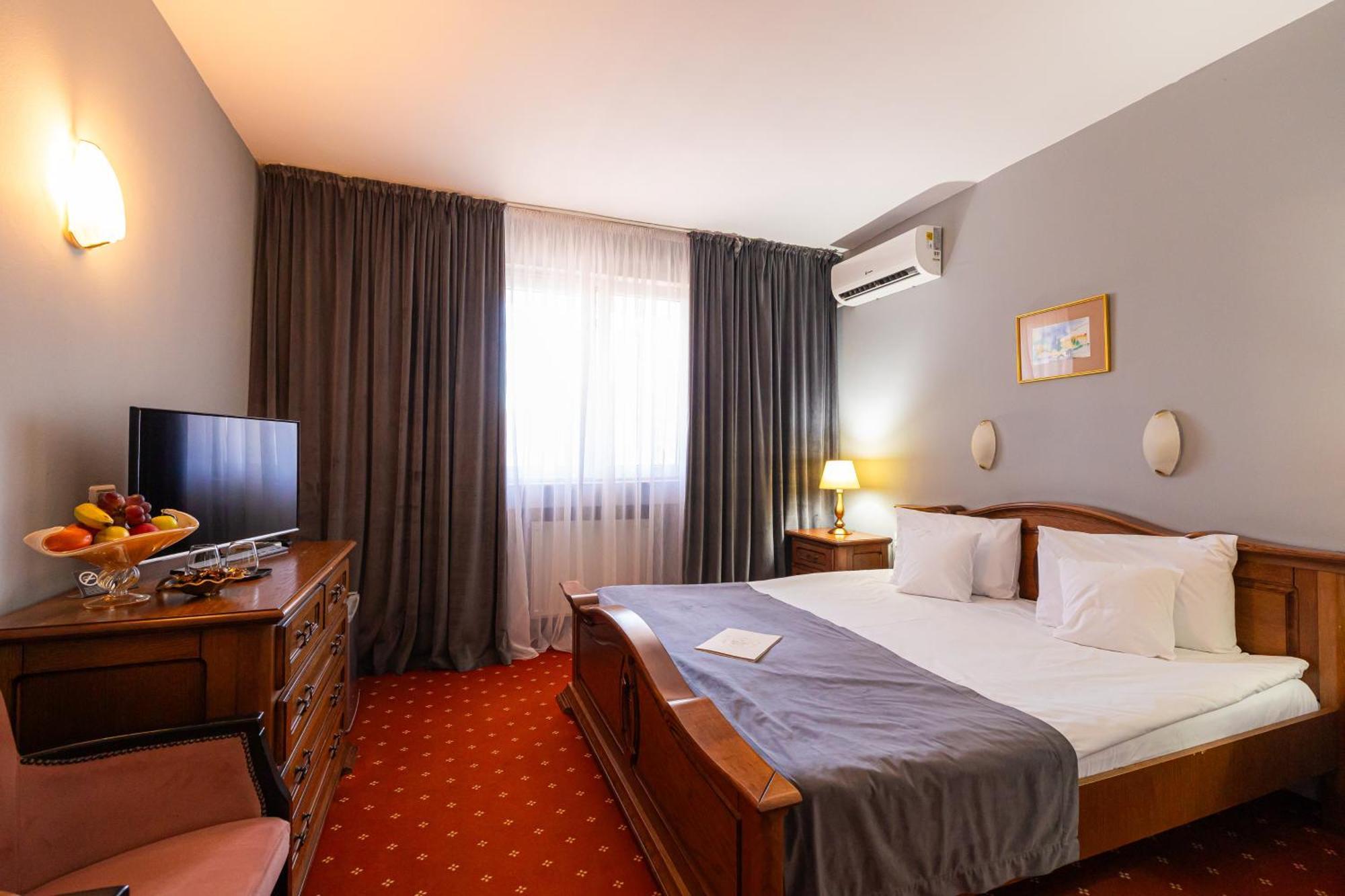 Hotel Brilliant Meses Zalau Bagian luar foto