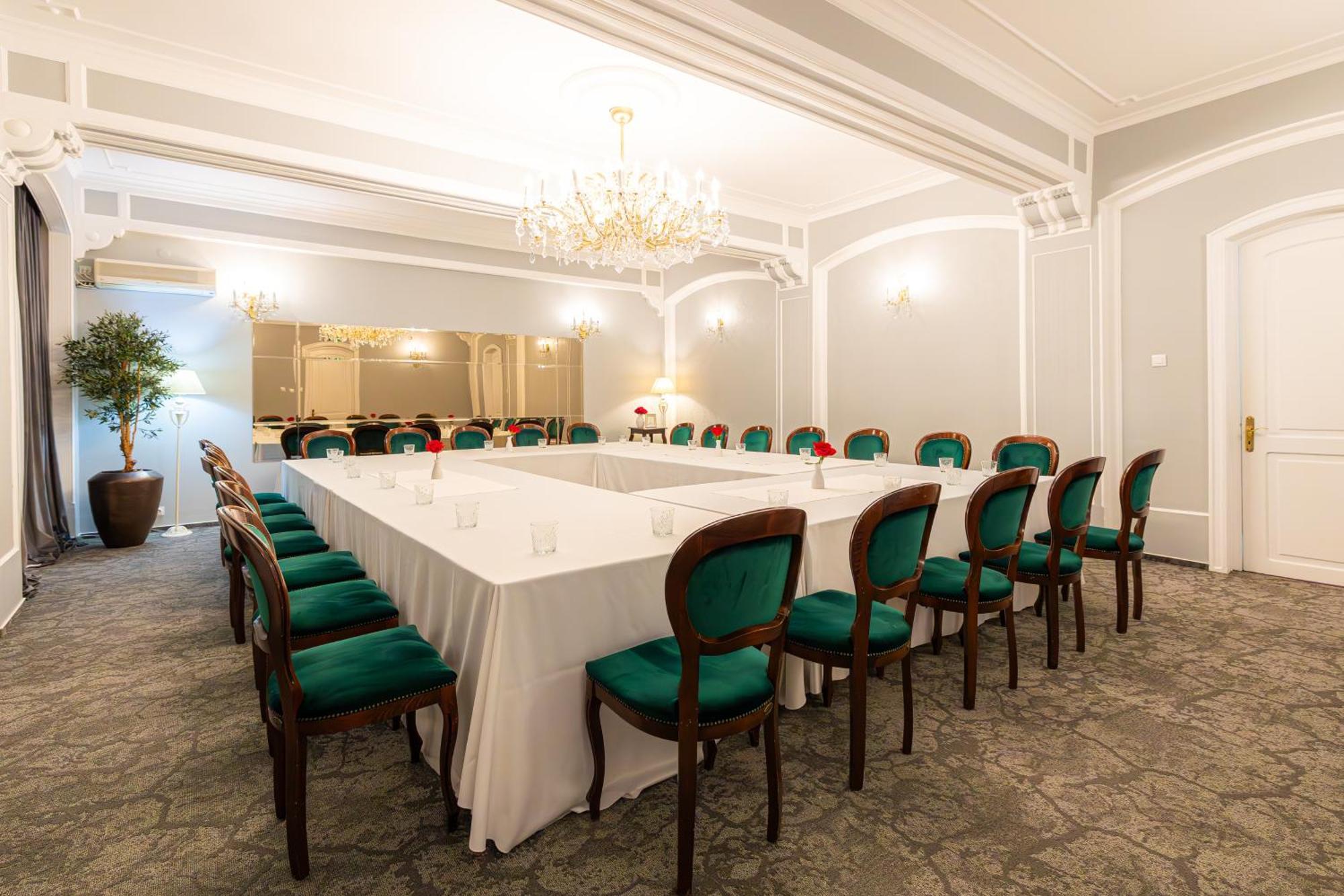 Hotel Brilliant Meses Zalau Bagian luar foto