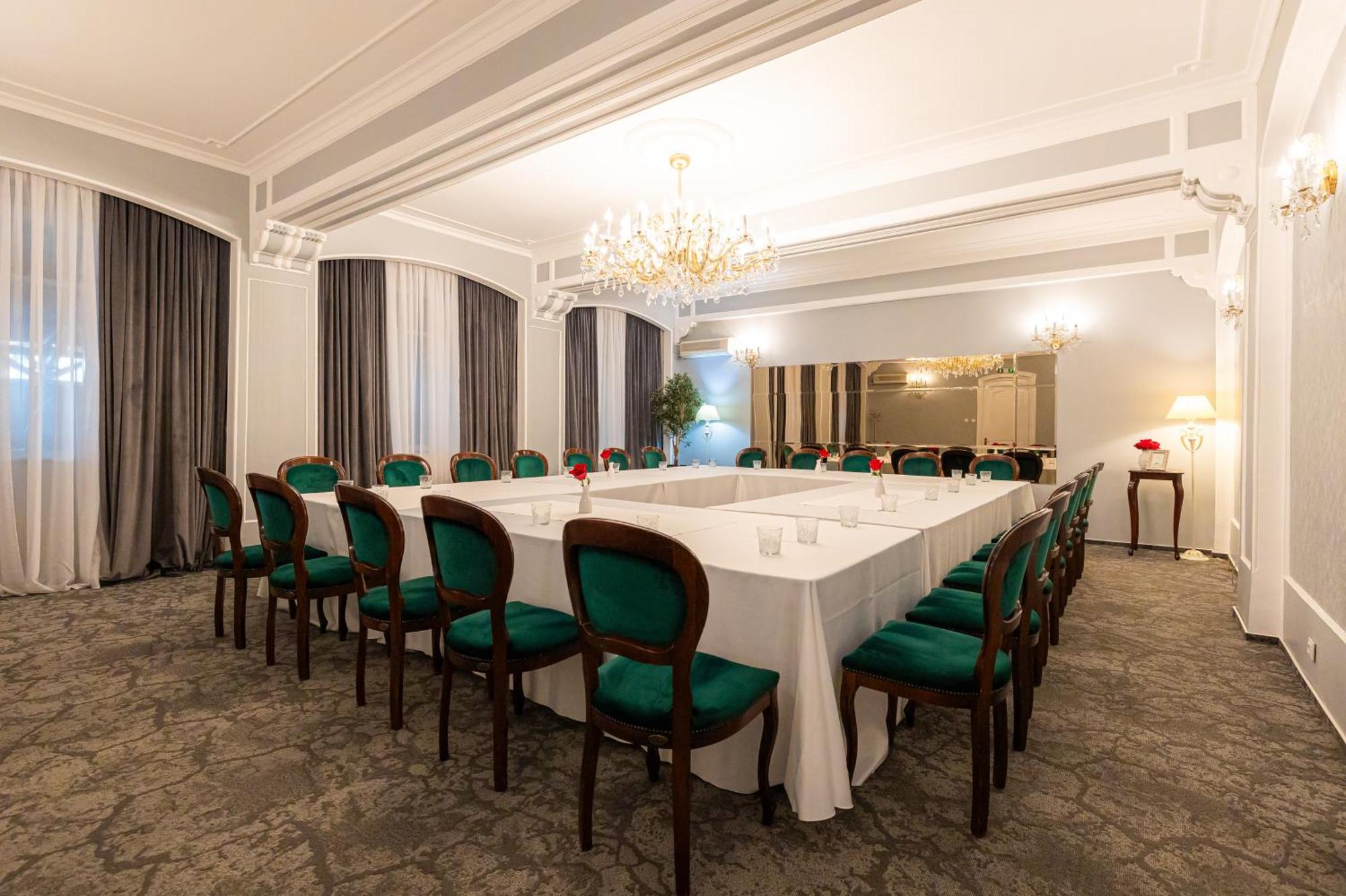 Hotel Brilliant Meses Zalau Bagian luar foto