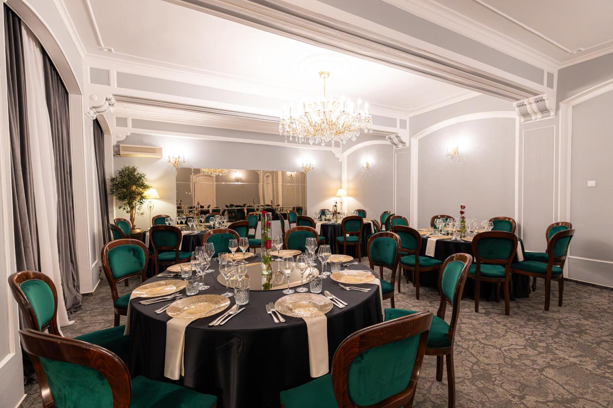 Hotel Brilliant Meses Zalau Bagian luar foto