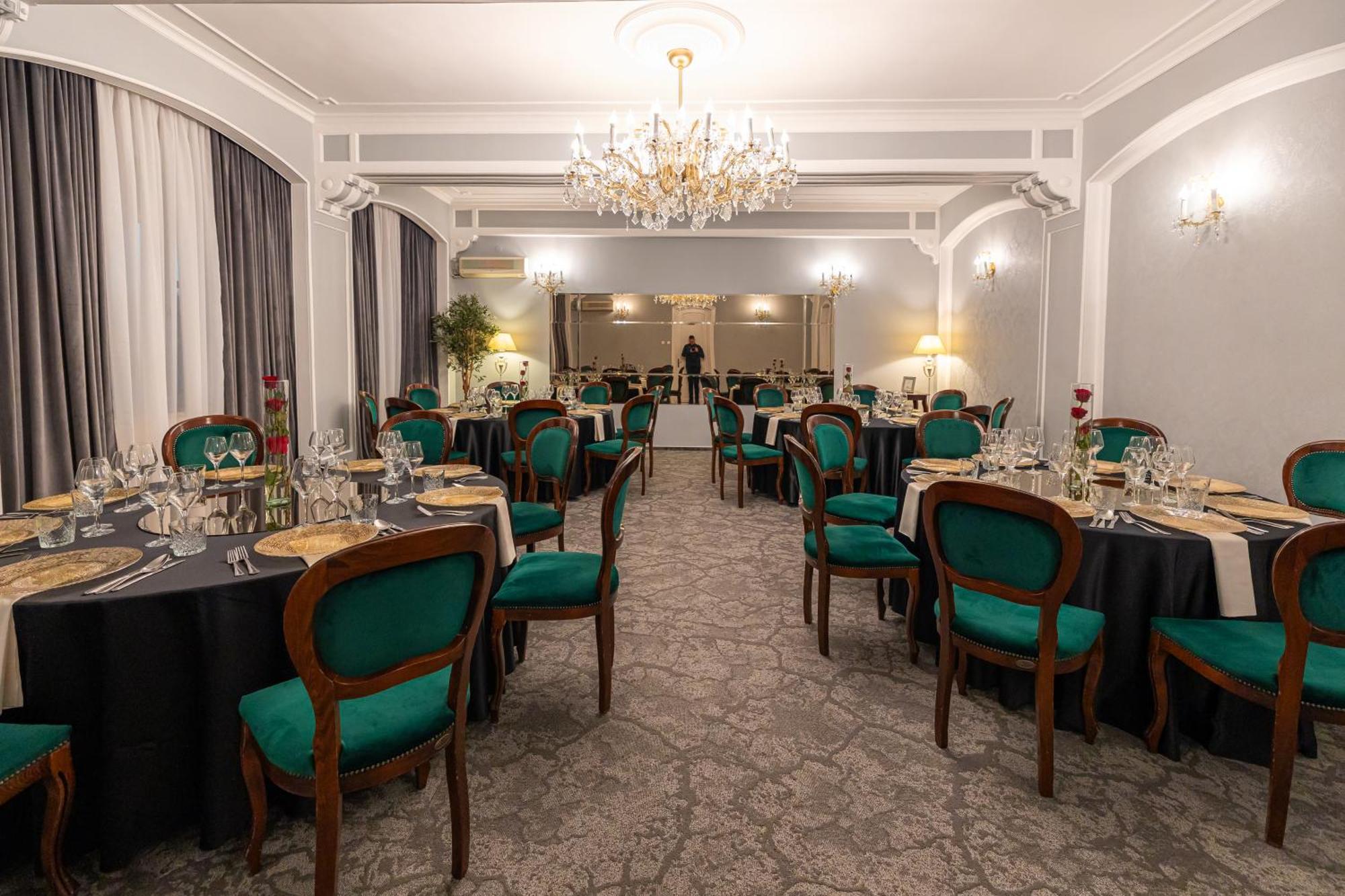 Hotel Brilliant Meses Zalau Bagian luar foto