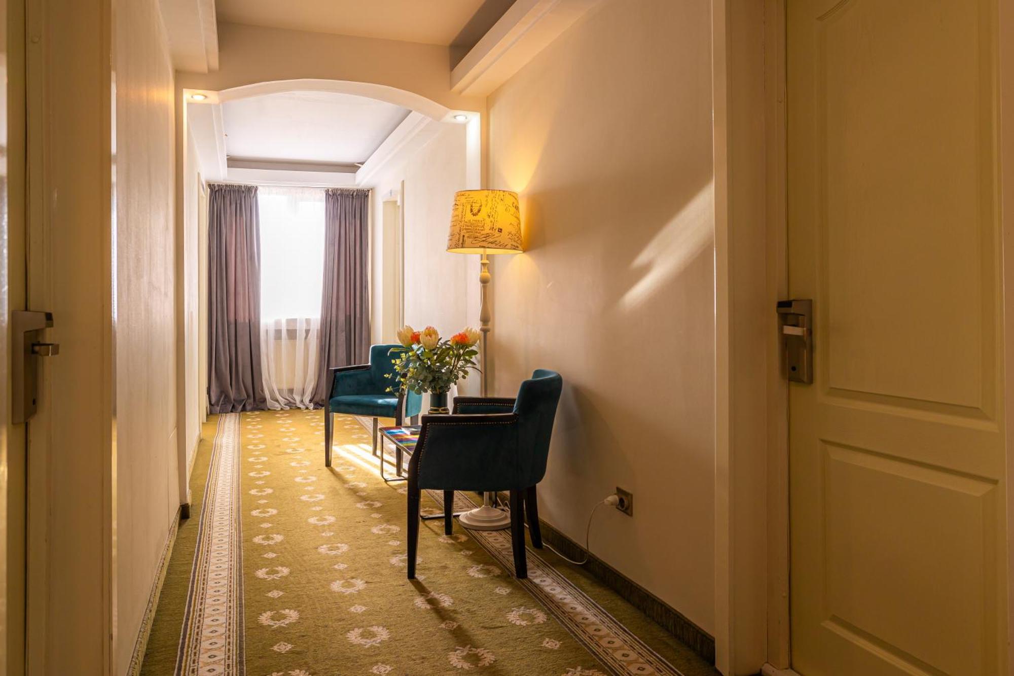 Hotel Brilliant Meses Zalau Bagian luar foto