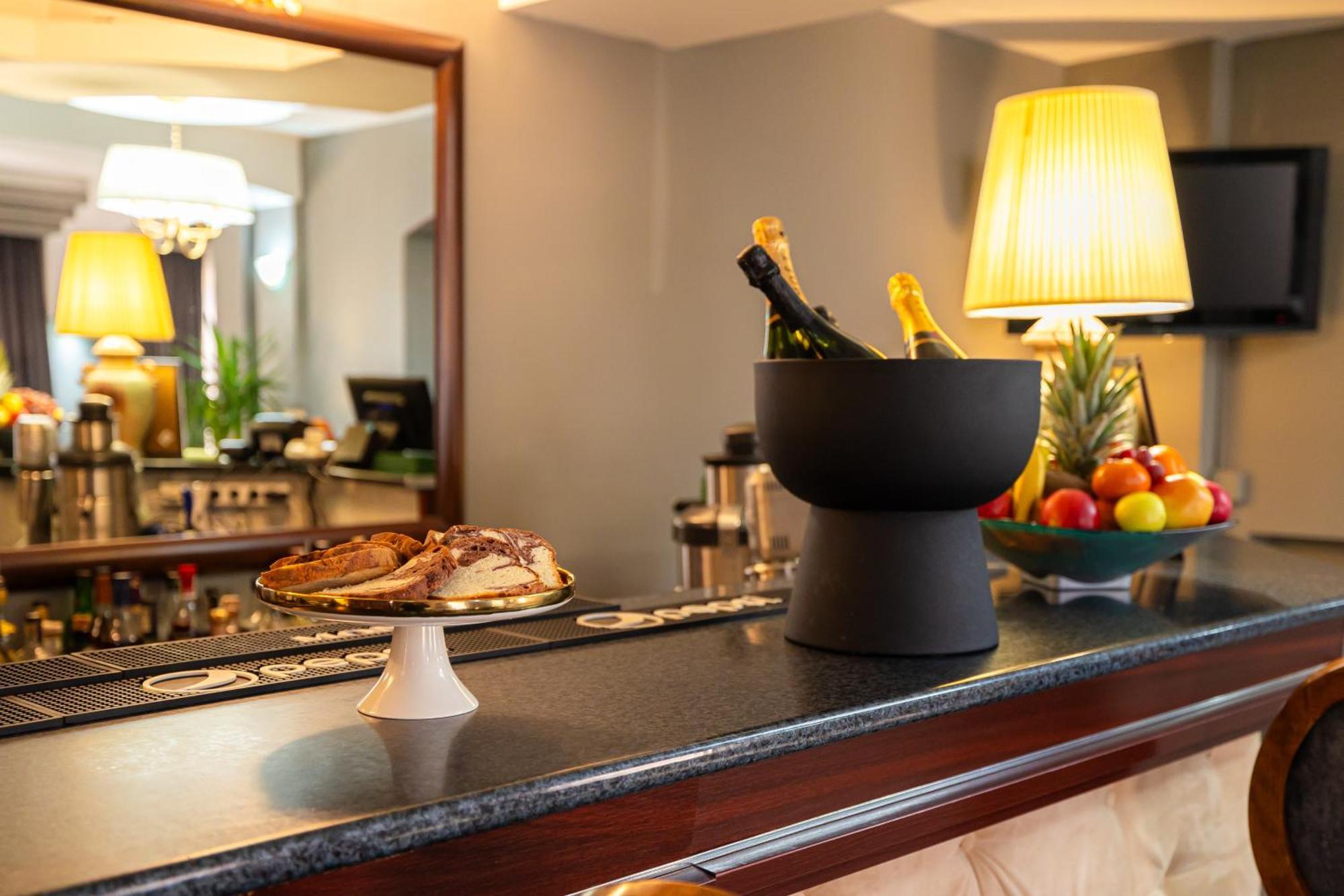 Hotel Brilliant Meses Zalau Bagian luar foto