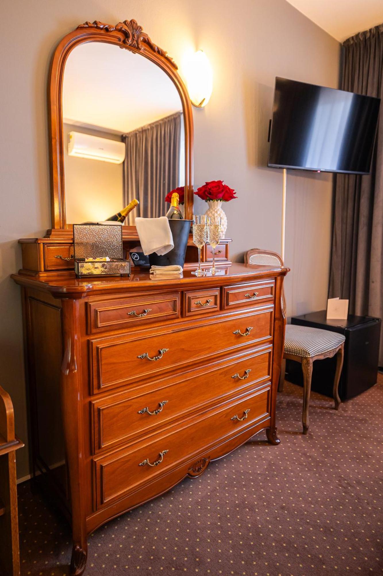 Hotel Brilliant Meses Zalau Bagian luar foto