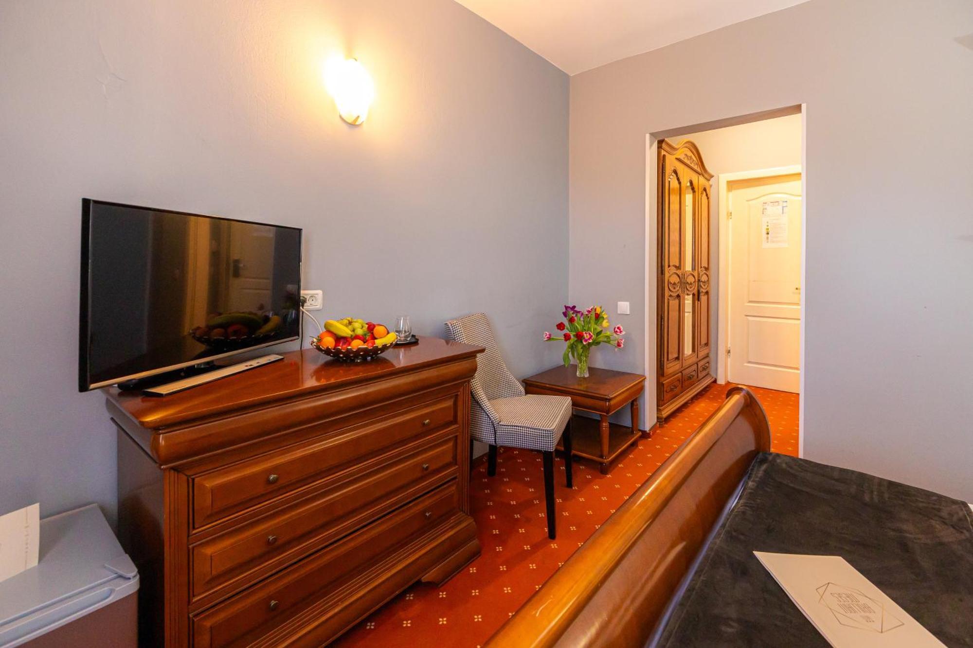 Hotel Brilliant Meses Zalau Bagian luar foto