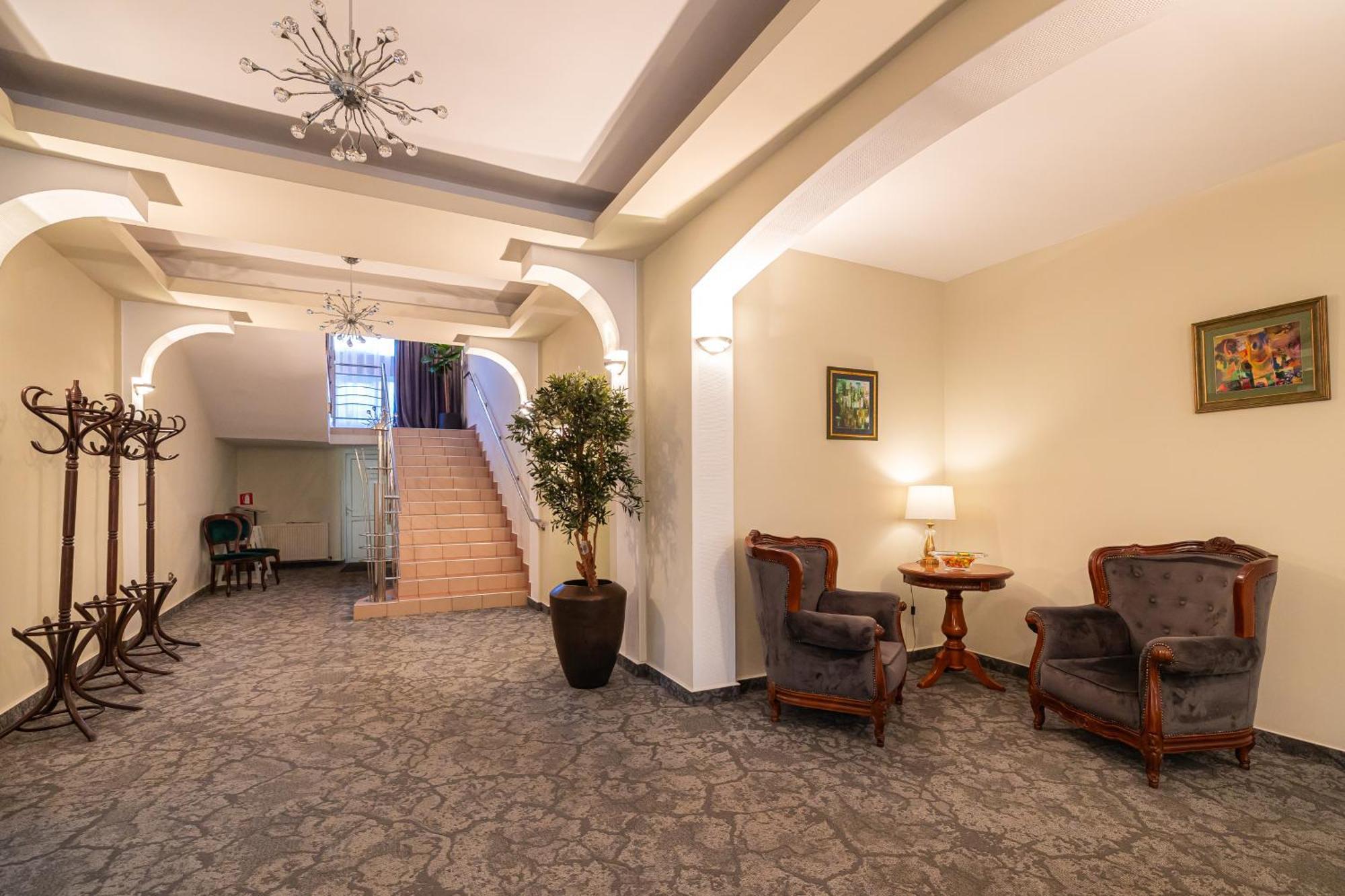 Hotel Brilliant Meses Zalau Bagian luar foto