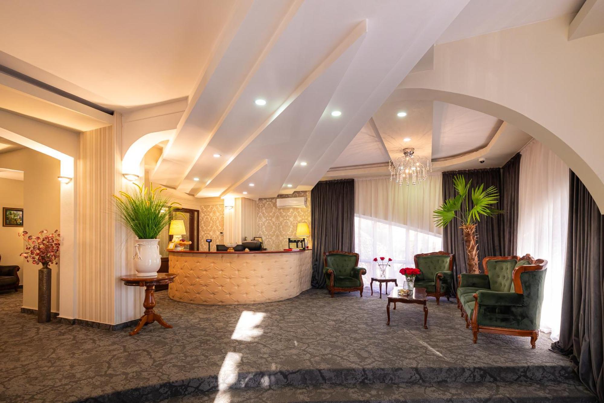 Hotel Brilliant Meses Zalau Bagian luar foto