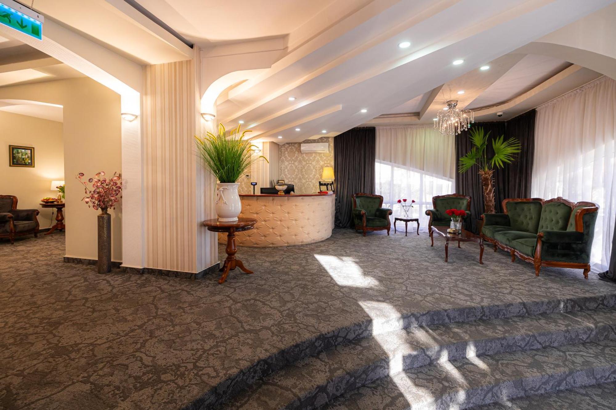 Hotel Brilliant Meses Zalau Bagian luar foto