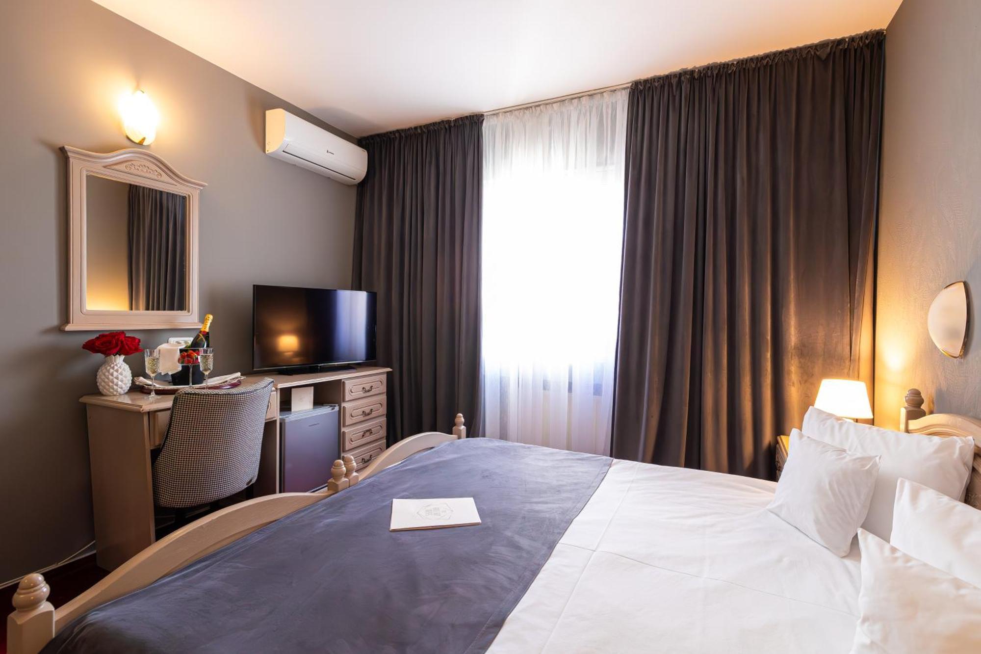 Hotel Brilliant Meses Zalau Bagian luar foto