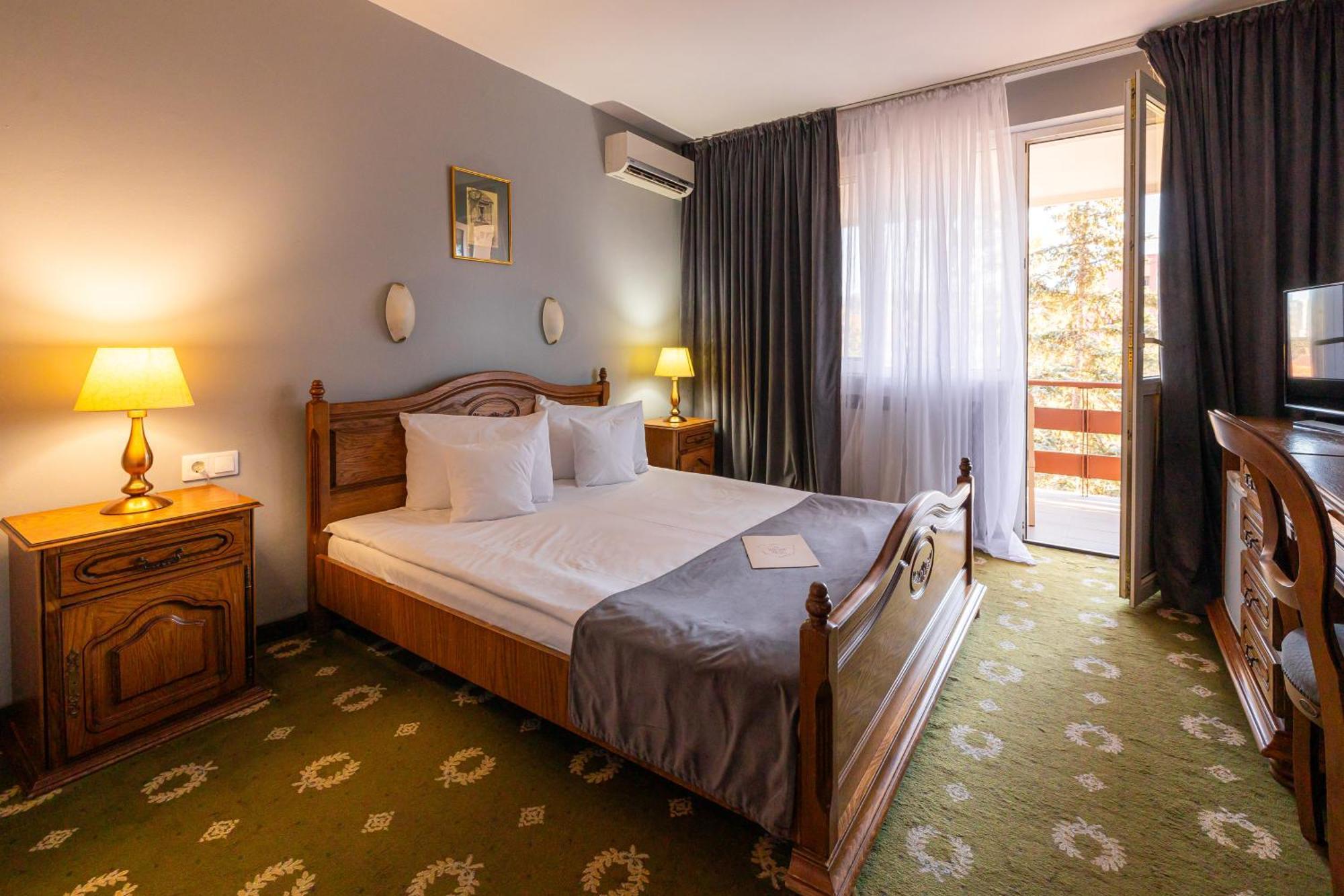 Hotel Brilliant Meses Zalau Bagian luar foto