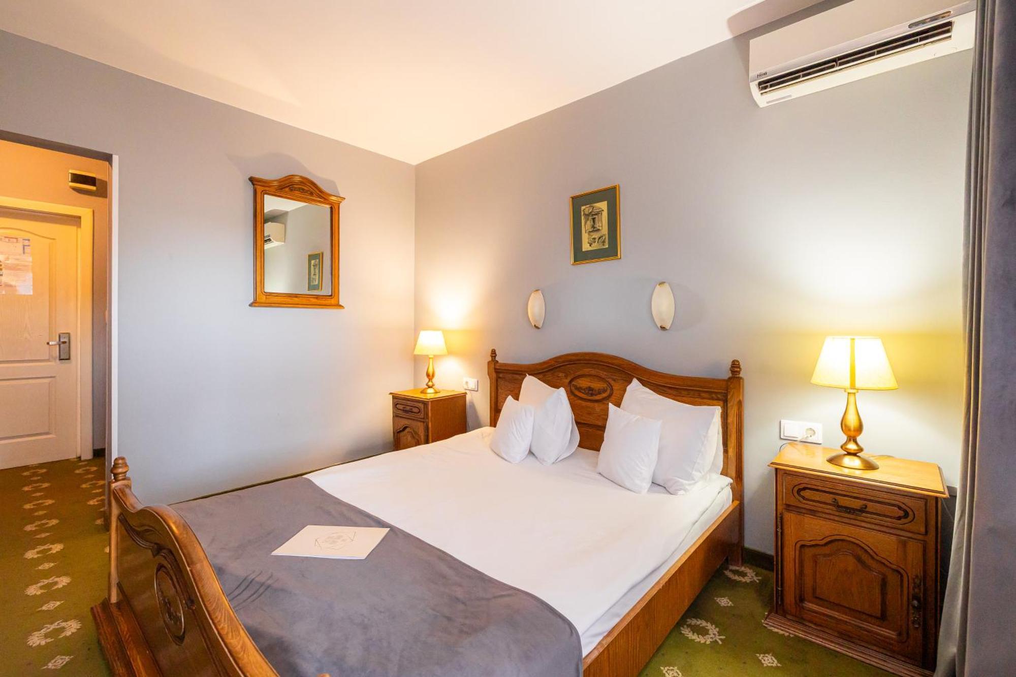 Hotel Brilliant Meses Zalau Bagian luar foto