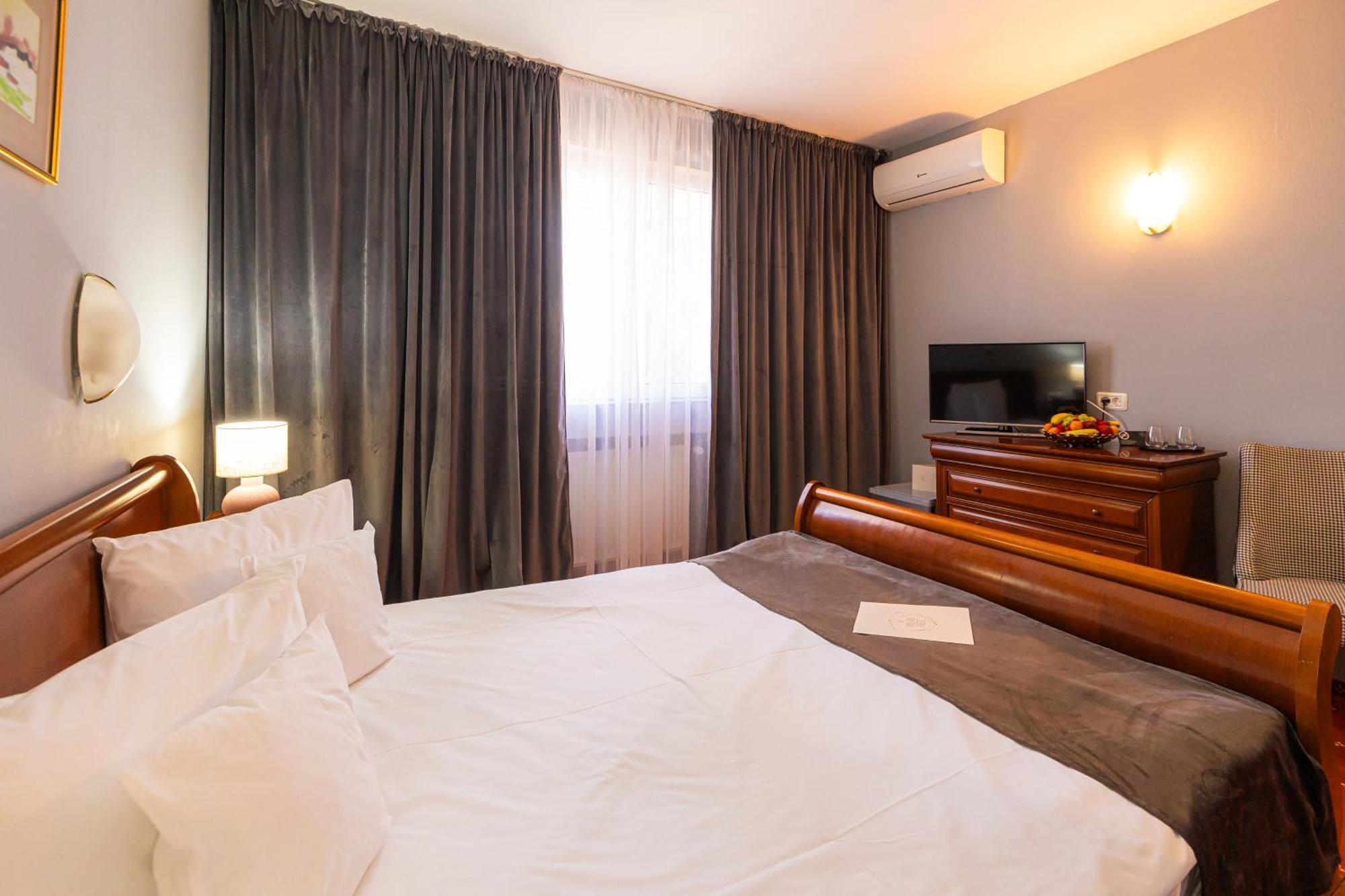 Hotel Brilliant Meses Zalau Bagian luar foto