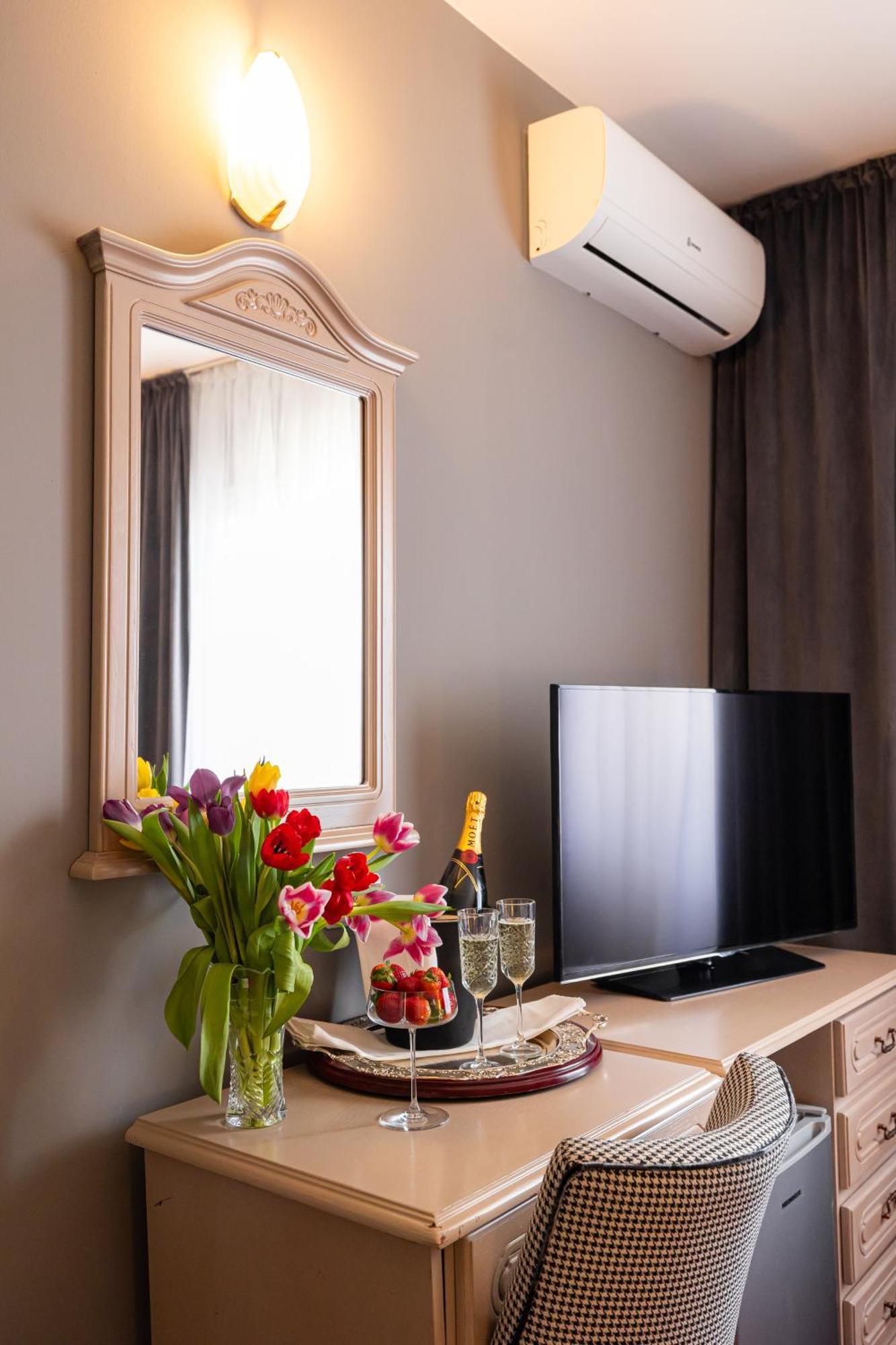 Hotel Brilliant Meses Zalau Bagian luar foto